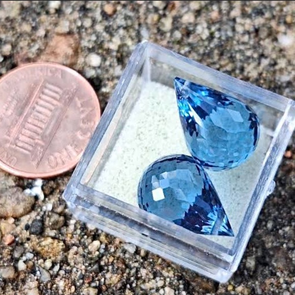 27.2 Carats Blue Quartz Faceted Briolette Beads, Drilled, NWT, 15mmx10mm - Picture 1 of 2